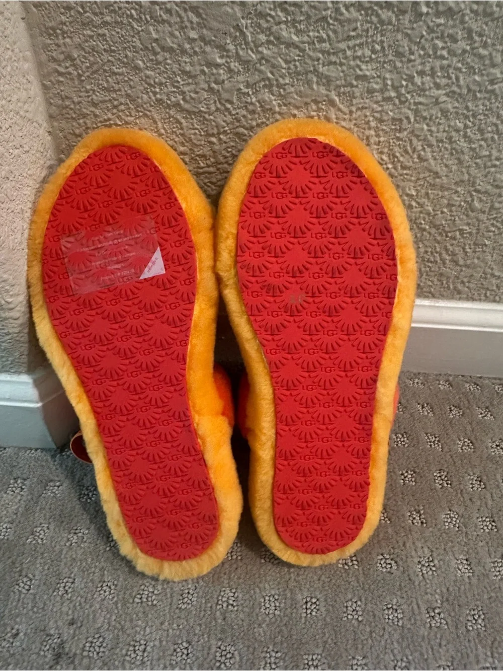 UGG women Multicolor Fluff Slide - Orange & Yellow